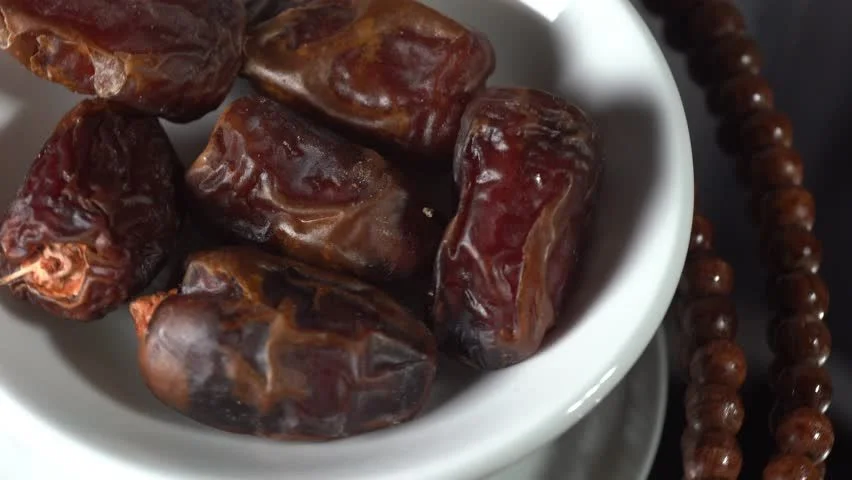 تصویر 1 از خرما مضافتی سراوان با شرایط اقلیمی گرم و طعم خاص